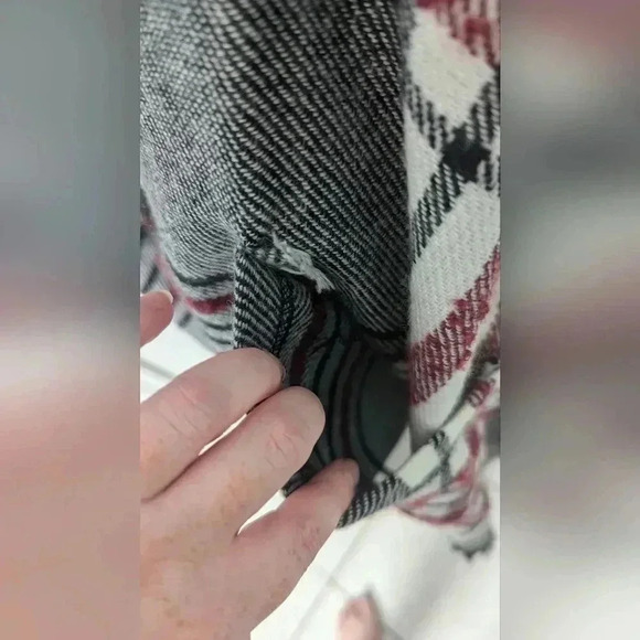 Quagga Plaid Print Poncho With Pockets One Size (EUC) - Picture 7 of 14